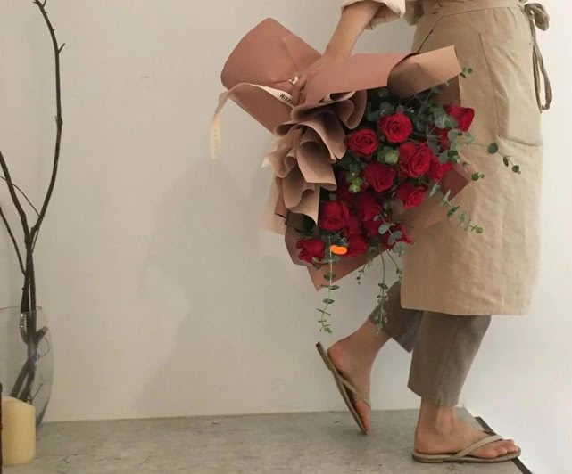 开花店怎样赚钱,成都开花店赚钱吗