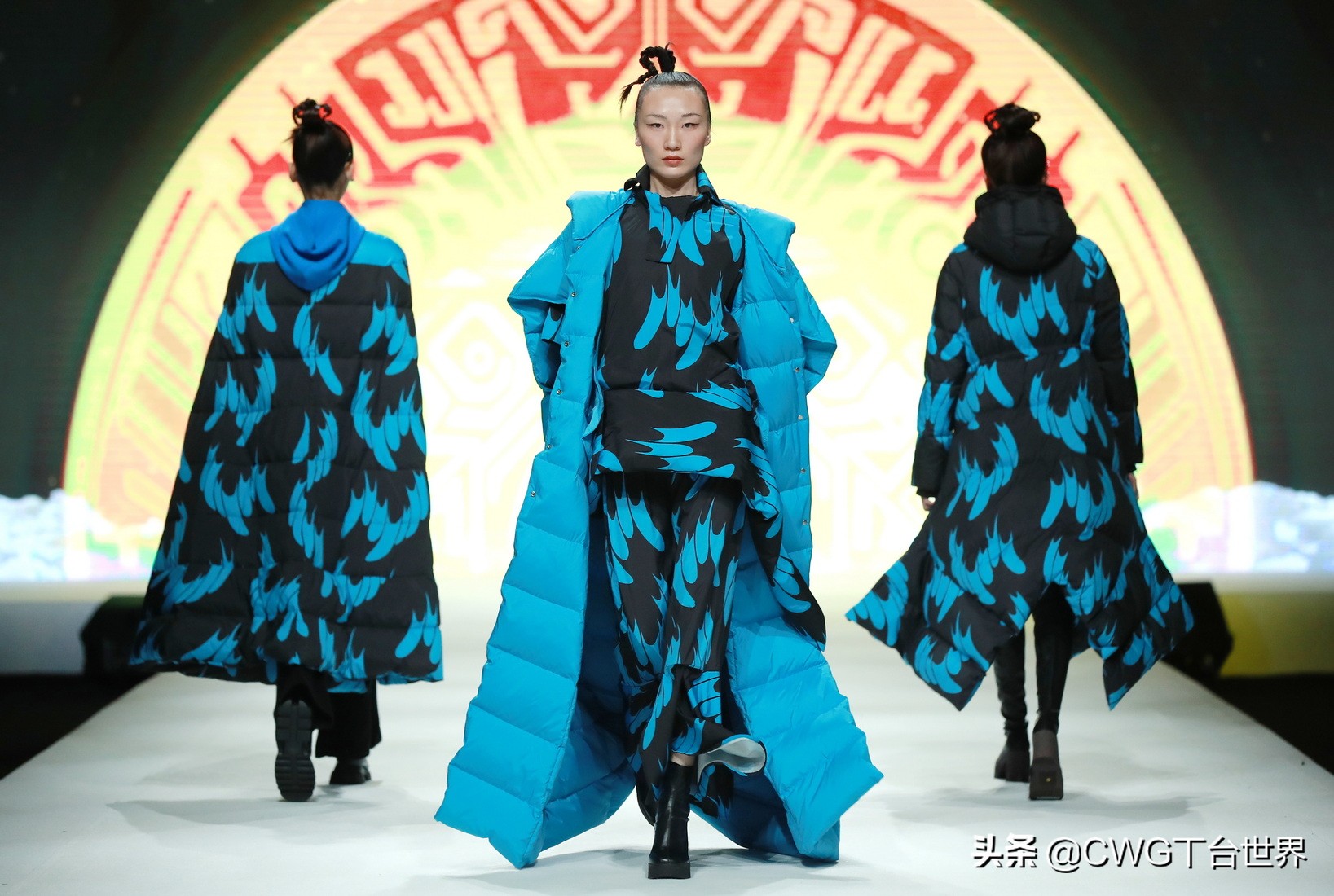 亦帛时尚羽绒服是品牌吗,亦帛时尚2021冬羽绒服发布会