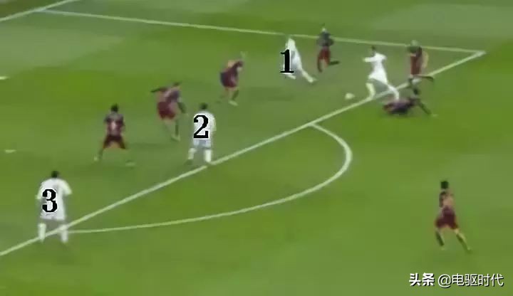 拿到球之后的正确处理方式,当你拿球背后有人怎么办