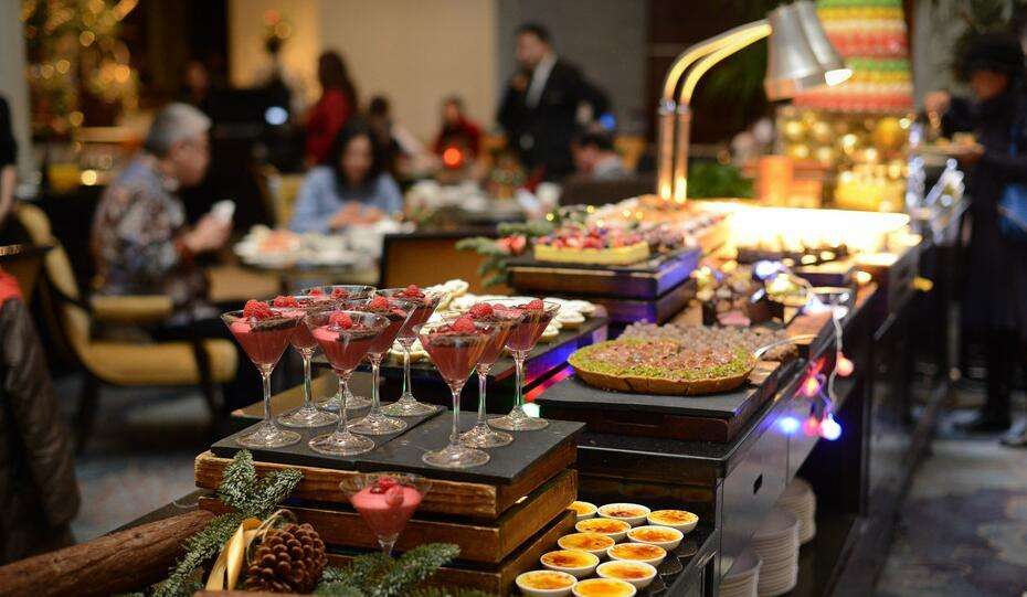 酒友圣诞节约会想玩浪漫?送花不如请她喝杯甜甜的酒