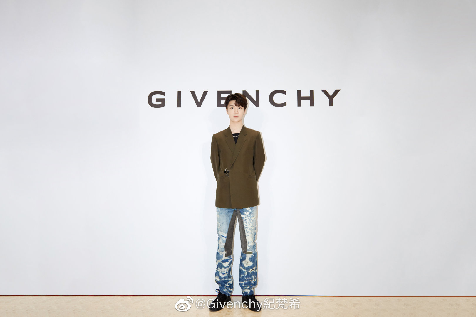givenchy纪梵希范丞丞,givenchy代言人虞书欣