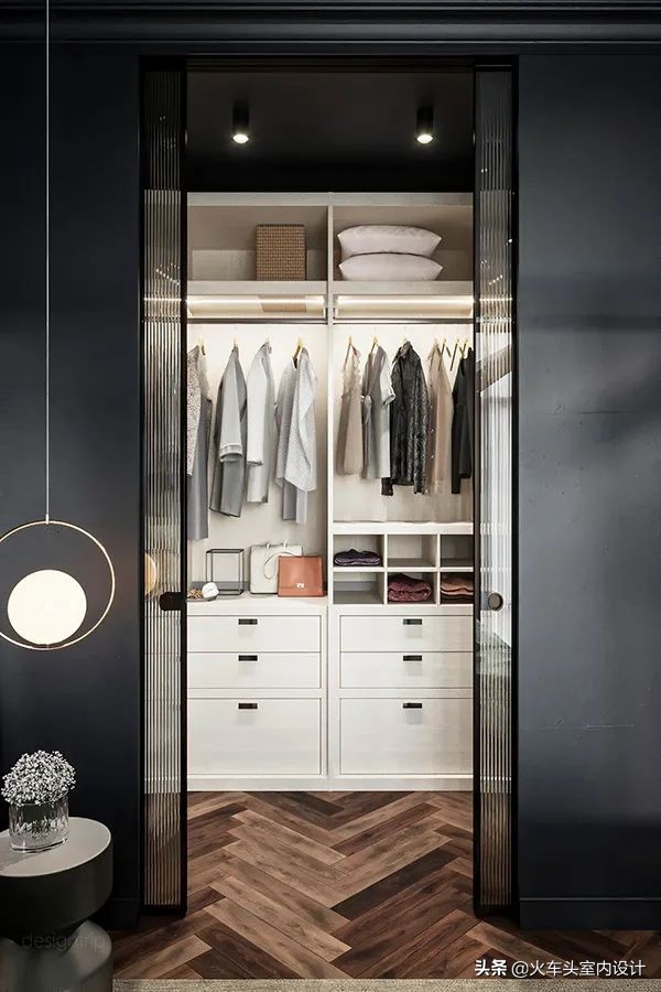 走入式衣帽间设计效果图轻奢风,轻奢简约大气衣帽间