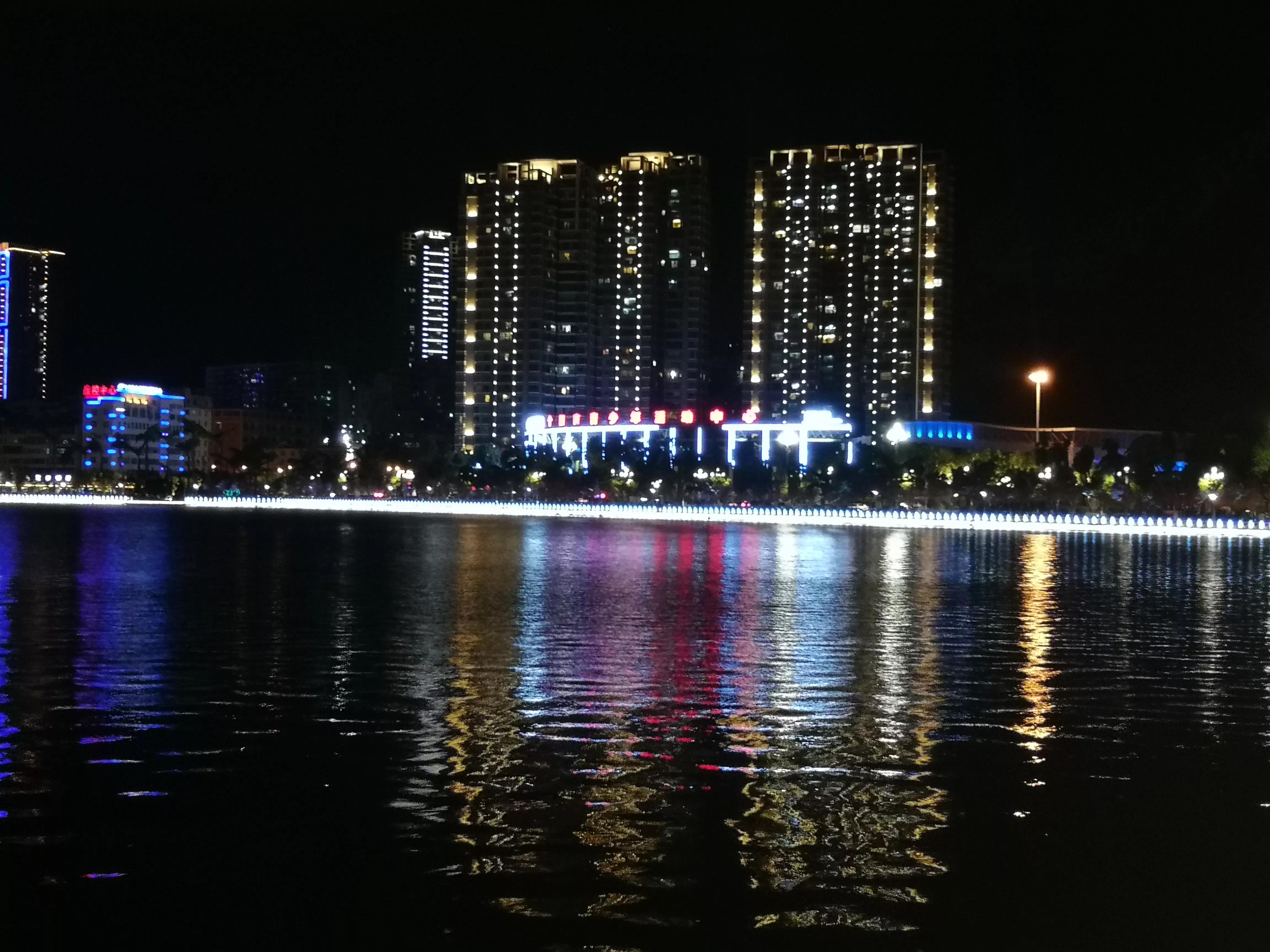 我的故乡云南一个四季如春的小城市—个旧