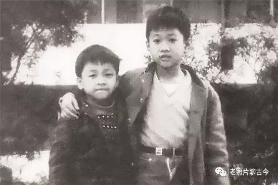 黄家驹罕见的老照片，图4与兄弟登长城，图7是他深爱过的女人
