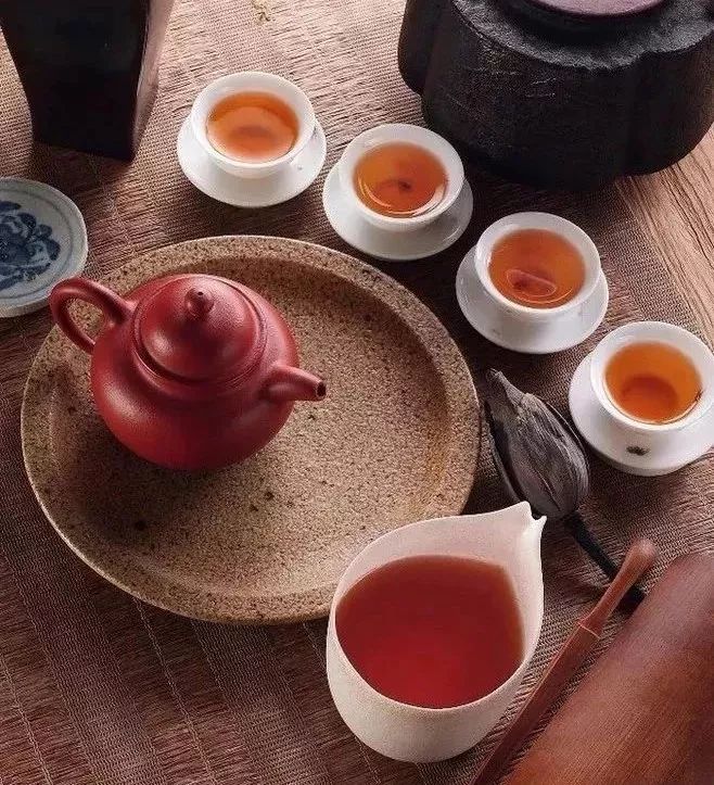 感叹一转眼就到结局的诗句,形容一辈子转瞬即逝的诗句