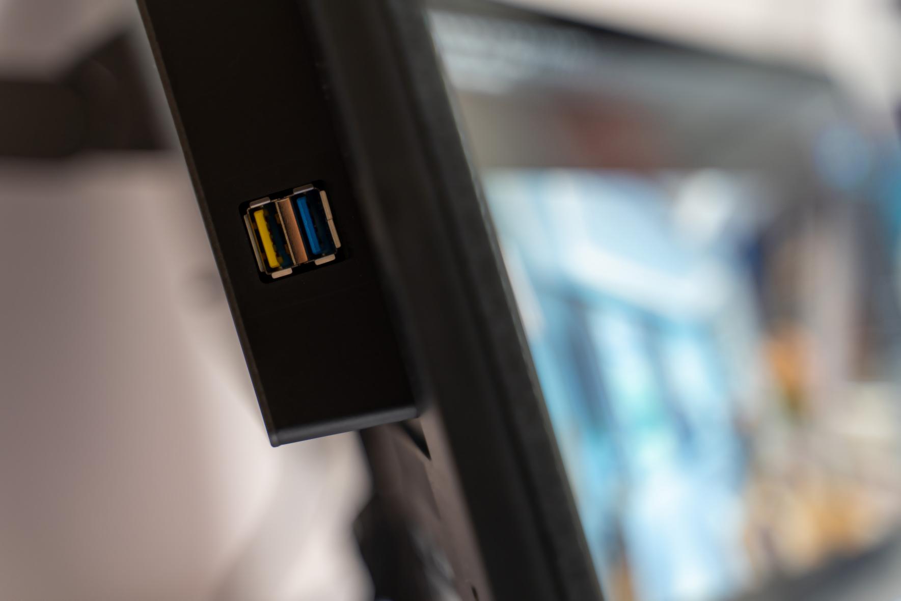 给笔记本电脑配的显示屏,飞利浦显示器哪款适合修图