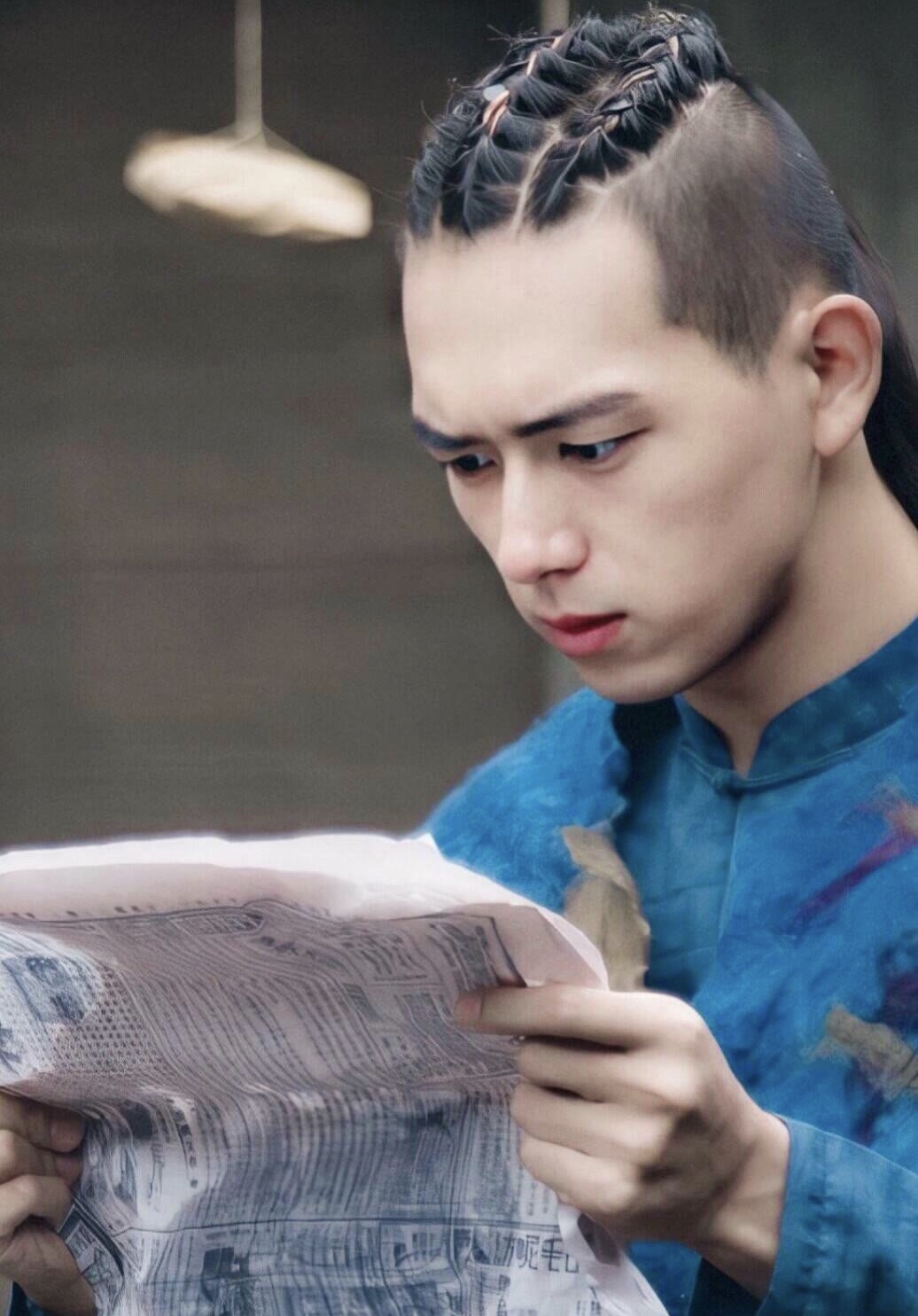 李现为《河神》长时待水下,靠打点滴缓胃疼,至今仍有胃炎后遗症