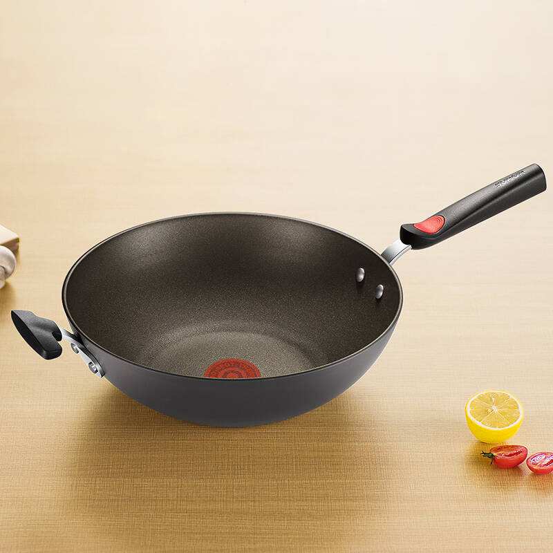 收入超过7位数的主播，推荐了一次不粘锅，为什么被骂这么惨？