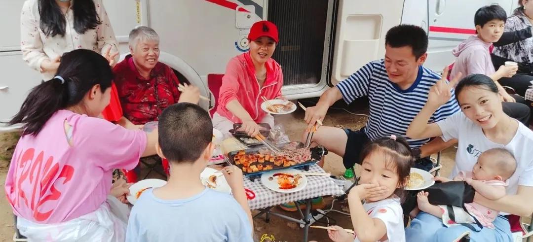 房车旅居游,房车逃离野外