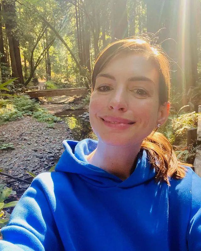 美国女明星安妮海瑟薇感情,安妮海瑟薇带孩子逛街状态