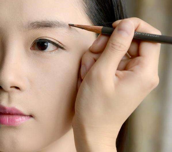 女人再忙也要懂得打扮,女人再忙出门也要化淡妆