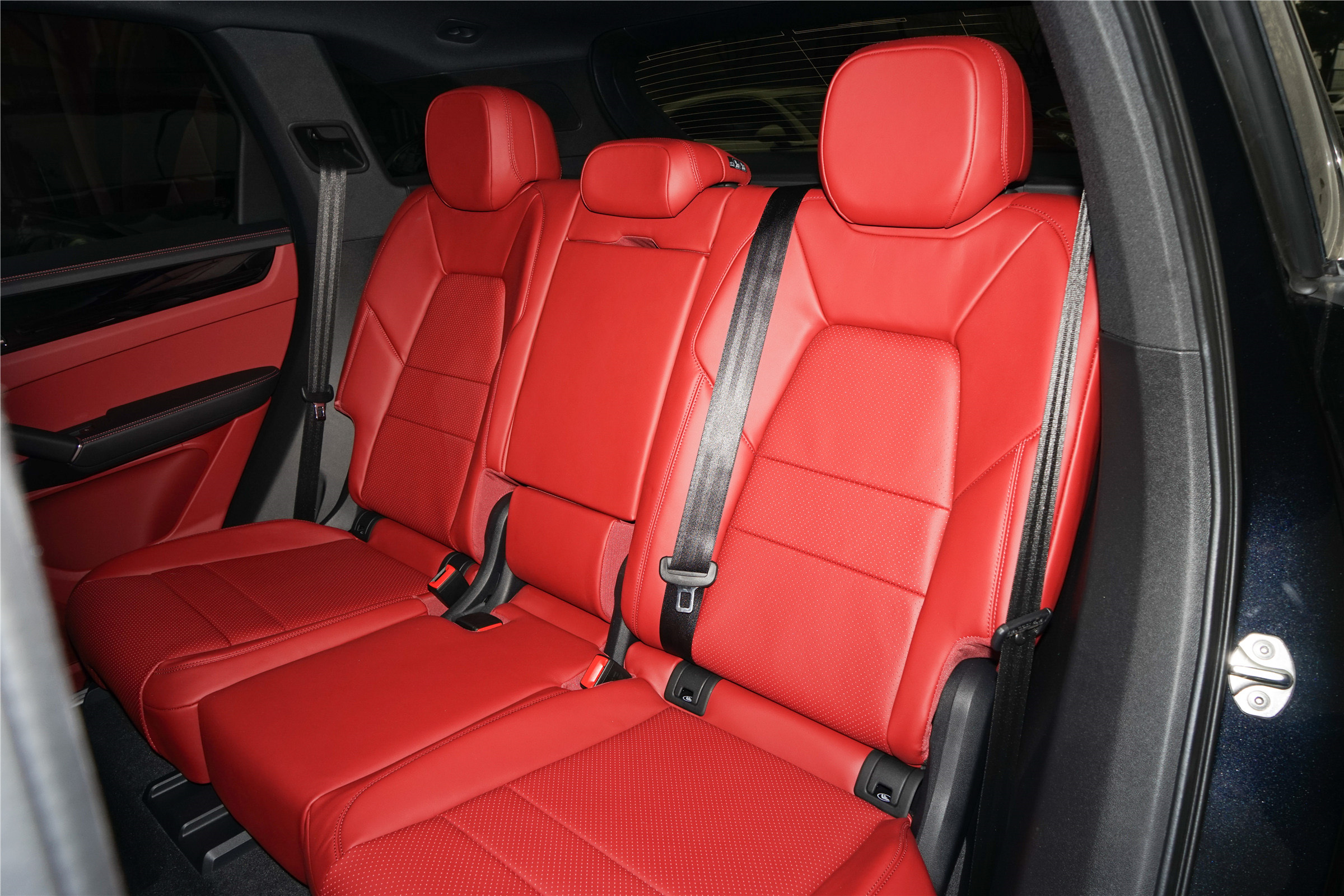 破百5.6秒+全时四驱！CayenneE-Hybrid表现如何