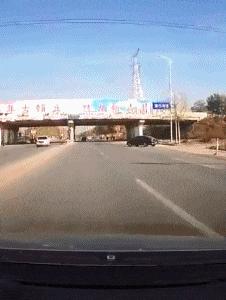 大爷你这是刚挖煤回来吗，另外你这车还挺个性的，这方向盘牛