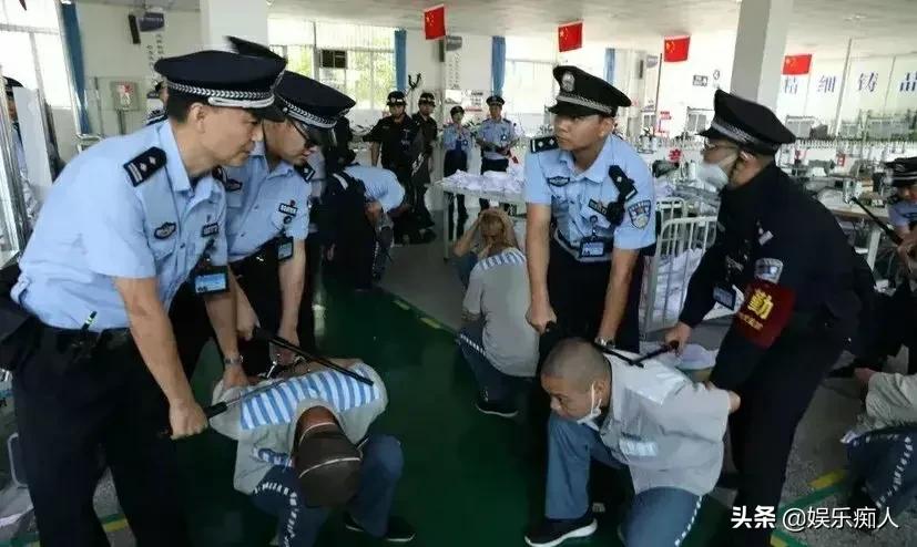 监狱里当组长有什么好处,在监狱犯人当组长好吗