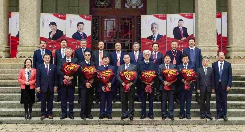 江湖风云起，群英临天下！看百卅武大，横刀立马，仗剑天涯！