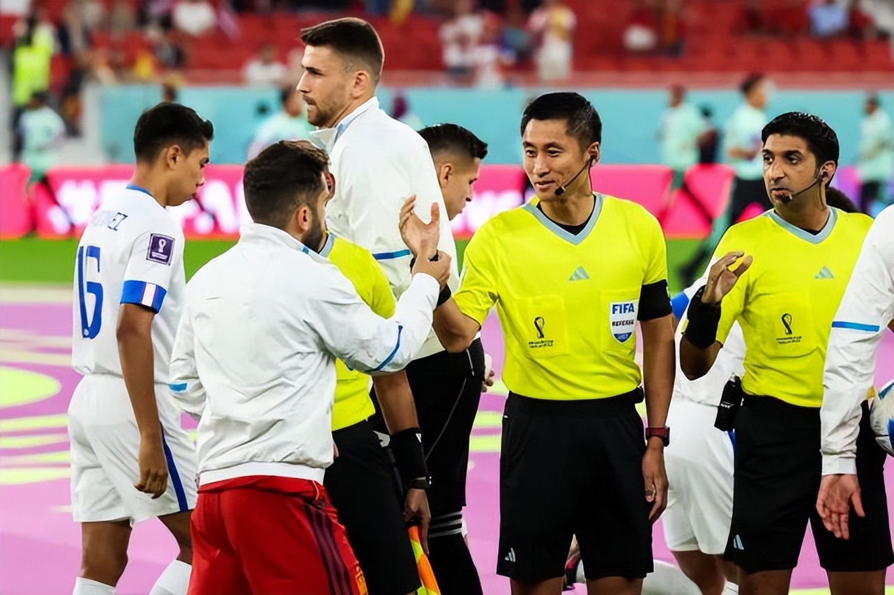 媒体人：马宁难执法2026年世界杯,中国足球裁判马宁名场面