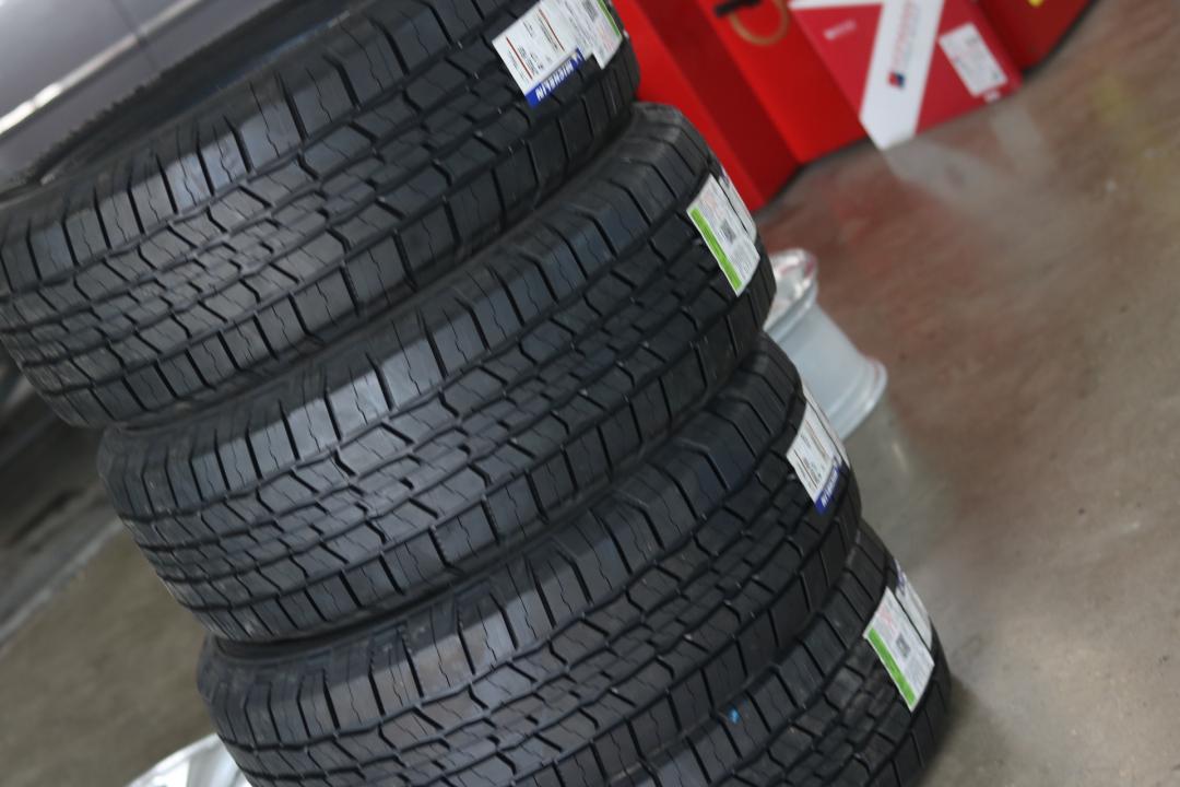 03年丰田霸道全车翻新多少钱,2004款丰田霸道拆车视频