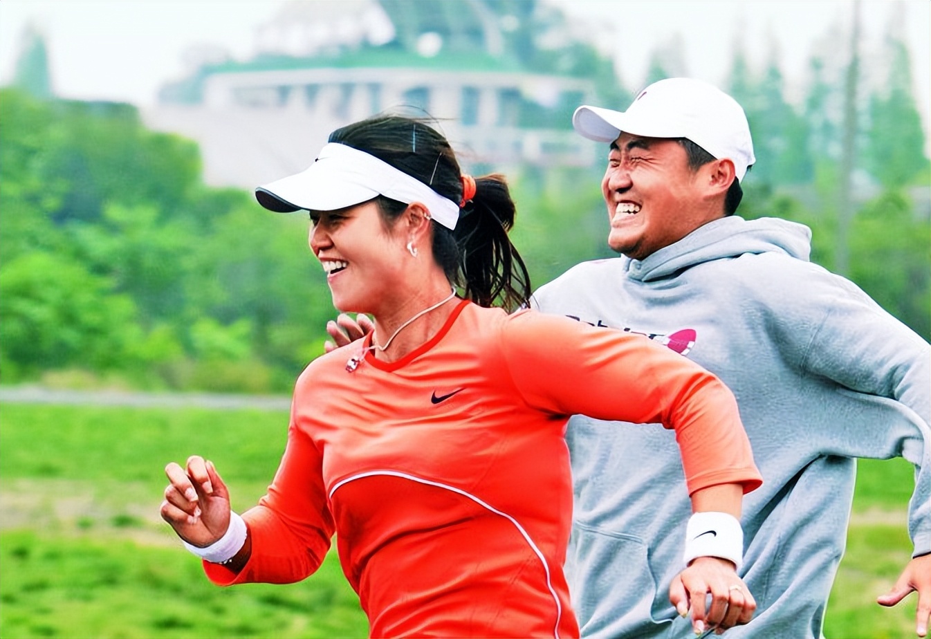 李娜澳网姜山,李娜的成就背后离不开姜山的支持