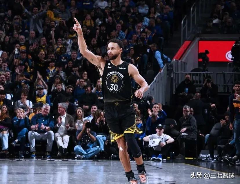 西部全明星后场首发,库里超新星