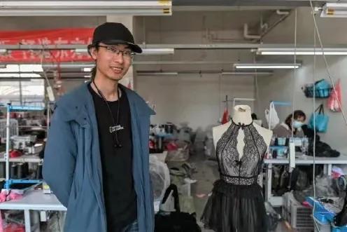 90后大学生卖花一年赚一个亿,90后小伙卖内衣赚5000万
