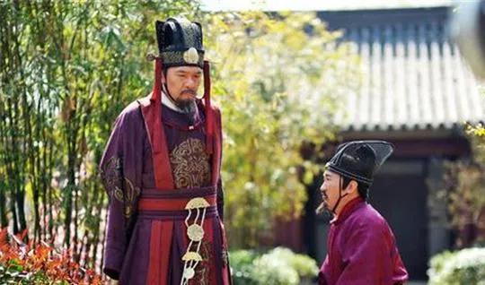 最经典的太监念圣旨,太监宣圣旨念错一字救了1000人