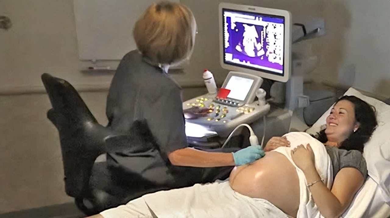 美国一夫妻诞下双胞胎,美国姐妹俩生下双胞胎