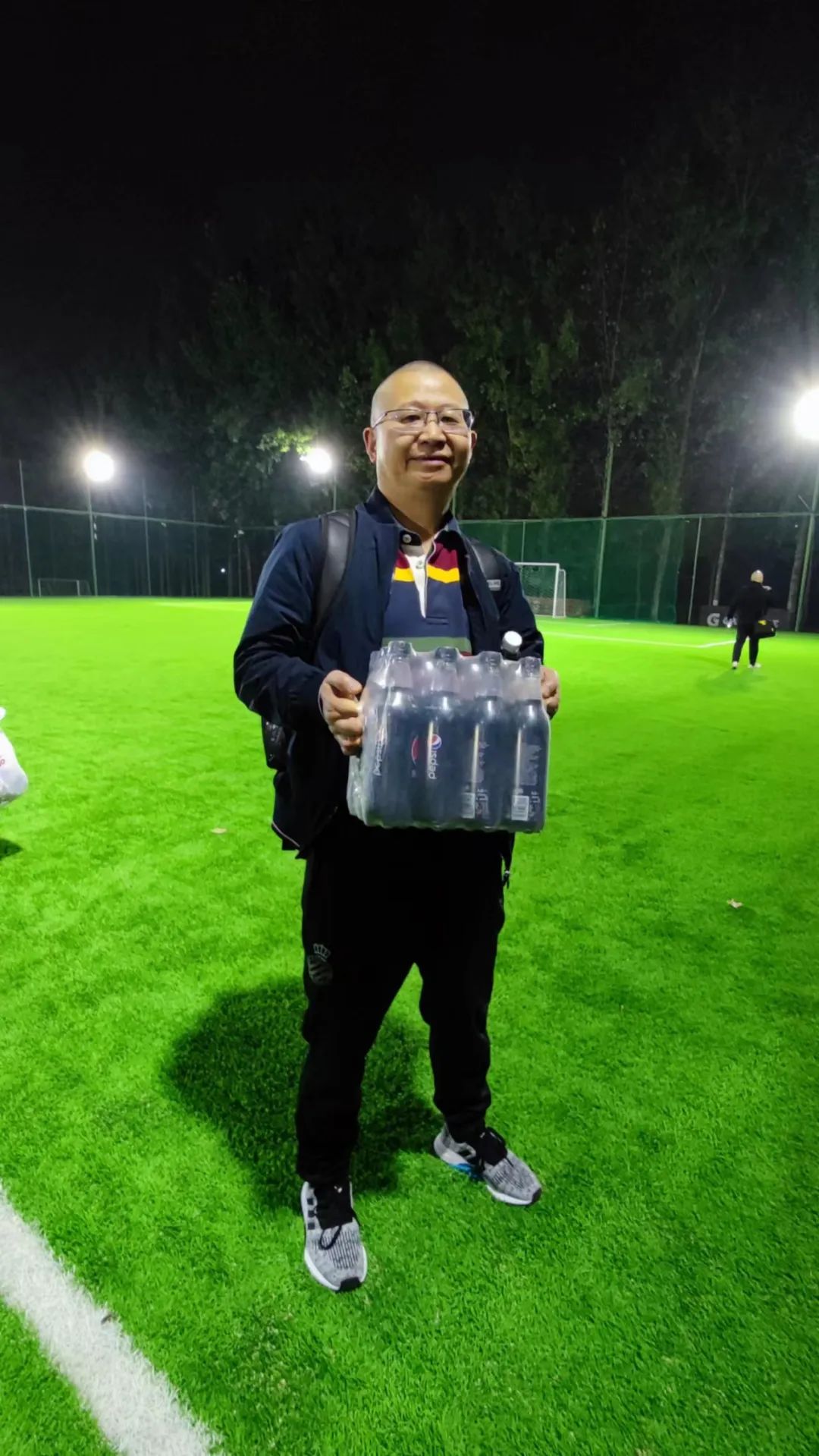 业余球员踢的球有多大力量,老年球员踢球