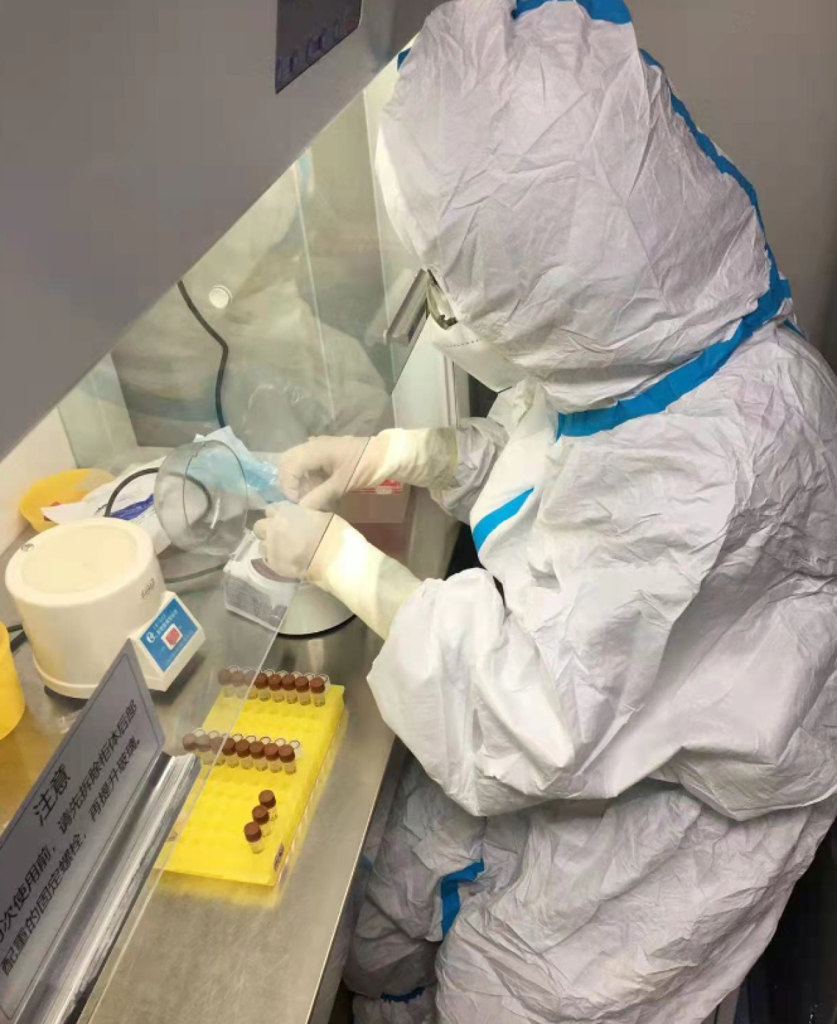 一个月检测20余万人次，漯河市中医院移动核检车奏响战疫之歌