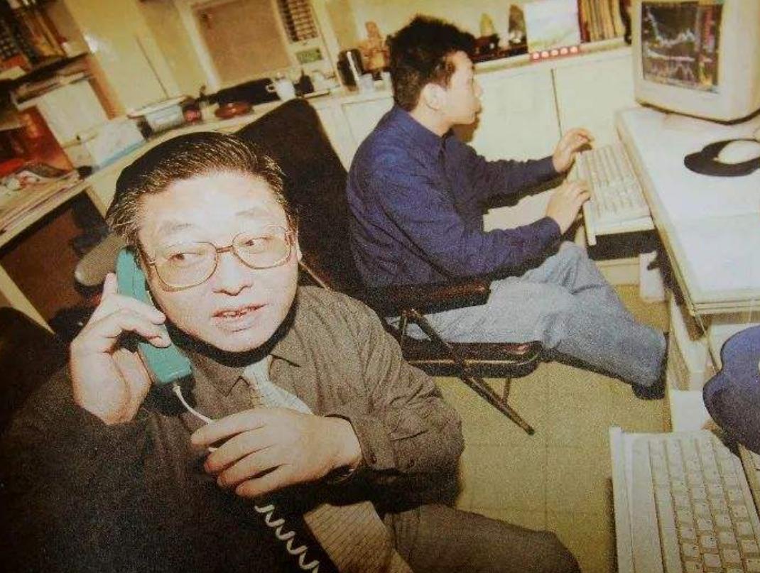 1988年，杨怀定看报纸发现秘密，用2万存款买*国卖**库券一年赚百万