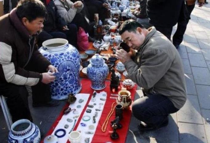 老汉花1200万买羊脂白玉,农村小伙摆地摊2天赚了一万块