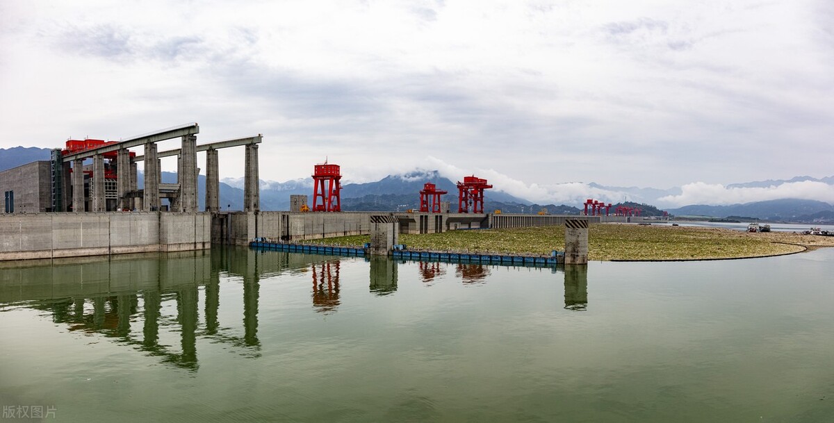 三峡大坝的简介,三峡大坝船闸视频
