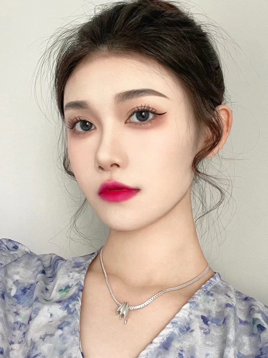 粉雾眉和仿真眉哪个好,粉妆雾眉和野生眉哪个好看