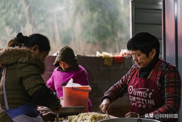 二本毕业后我脱下孔乙己的长衫，给一个初中未毕业的老板娘当保姆