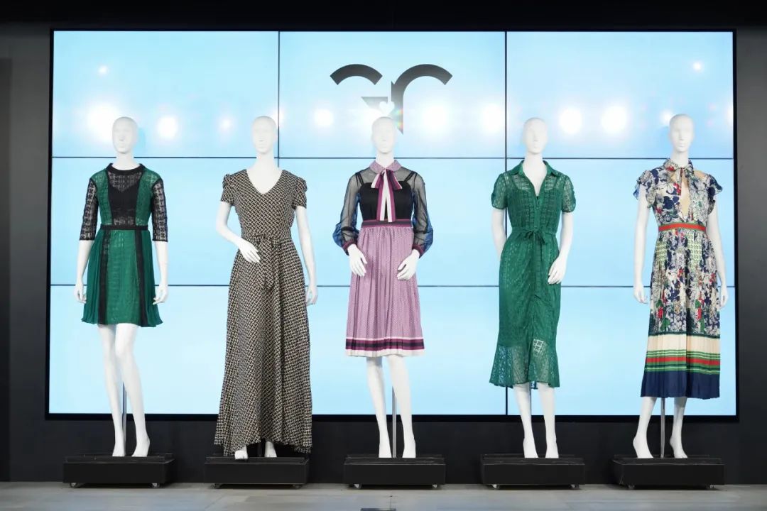 日本卖衣服的网红,日本卖衣服网红