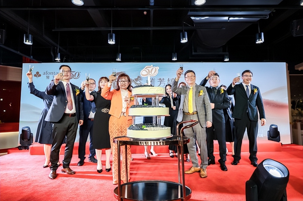 年方50，雅芳婷正年轻