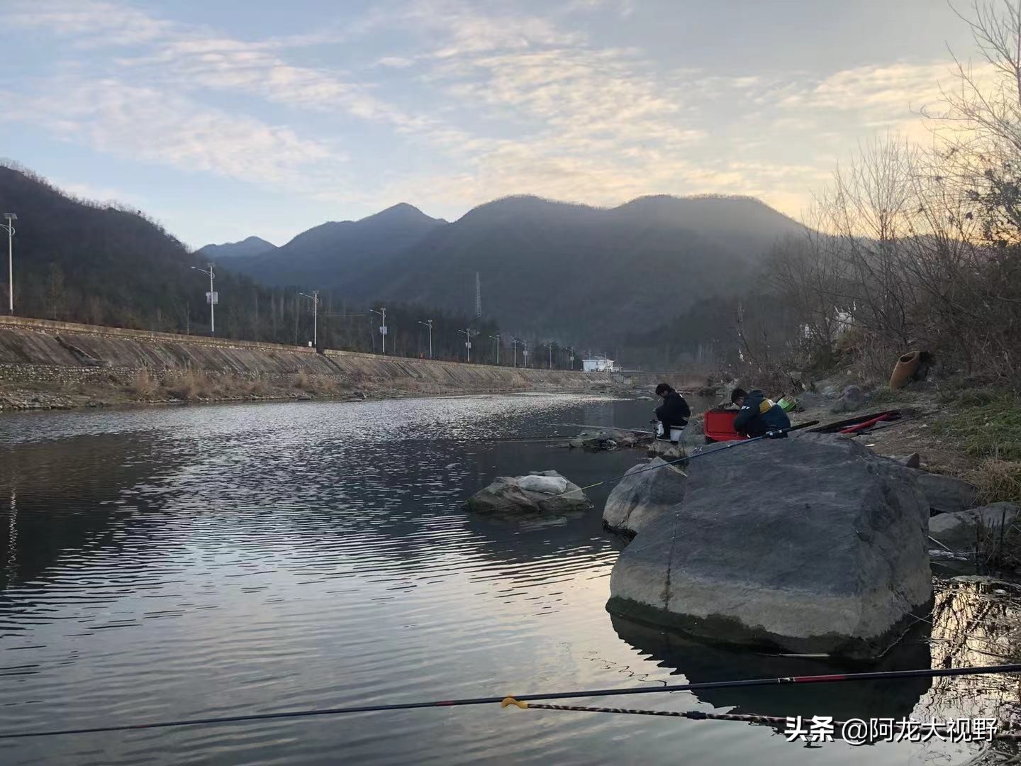 野钓：小河道巧夺大板鲫和黄骨鱼！分析得当，渔获自然少不了