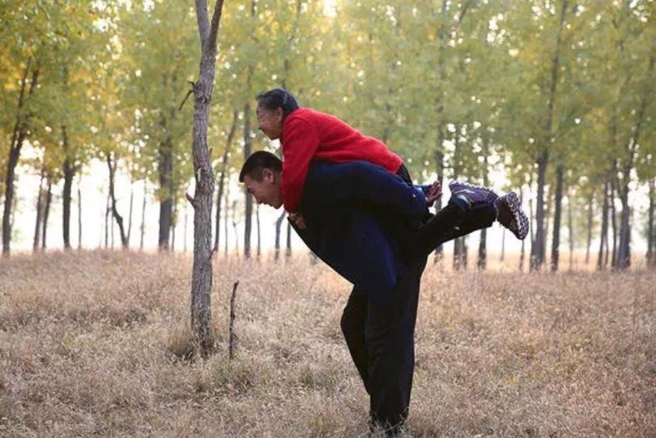 26岁小伙娶了46岁大妈后续,26岁小伙娶大8岁妻子事件