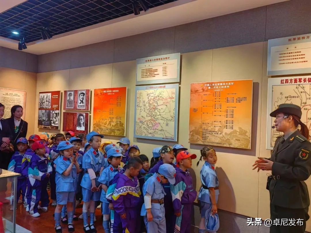 聆听红色故事传承红色精神幼儿园,参观红色教育基地的系列活动名称