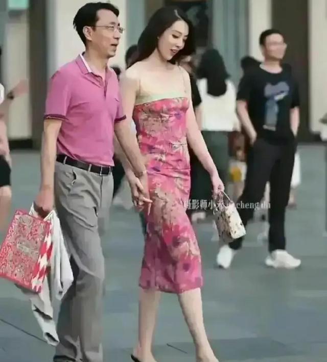 文化巨星陨落，关注度竟然不如“牵手门”，是非观为什么如此荒诞