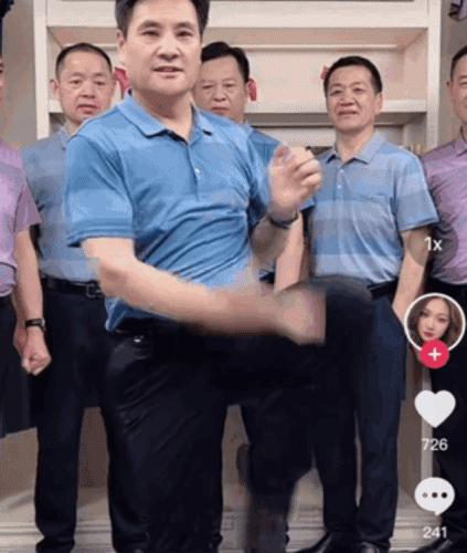 椰树男模火到国外,央视评论椰树男模