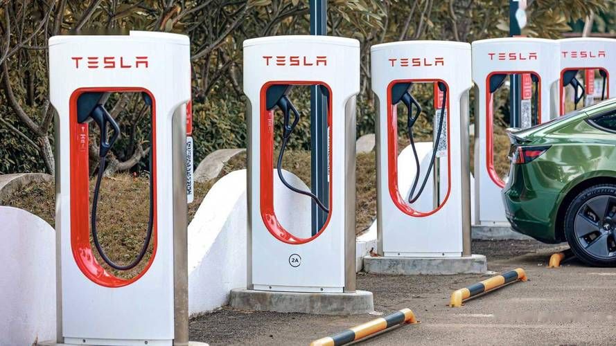 锂电池价格大跳水，你还敢买油车吗？