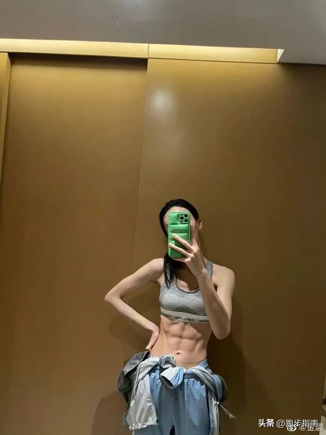 金晨为什么暴瘦成这样,金晨的肌肉是瘦的还是练的