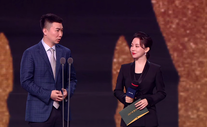 余霜美娜,余霜斩获lpl最佳主持人