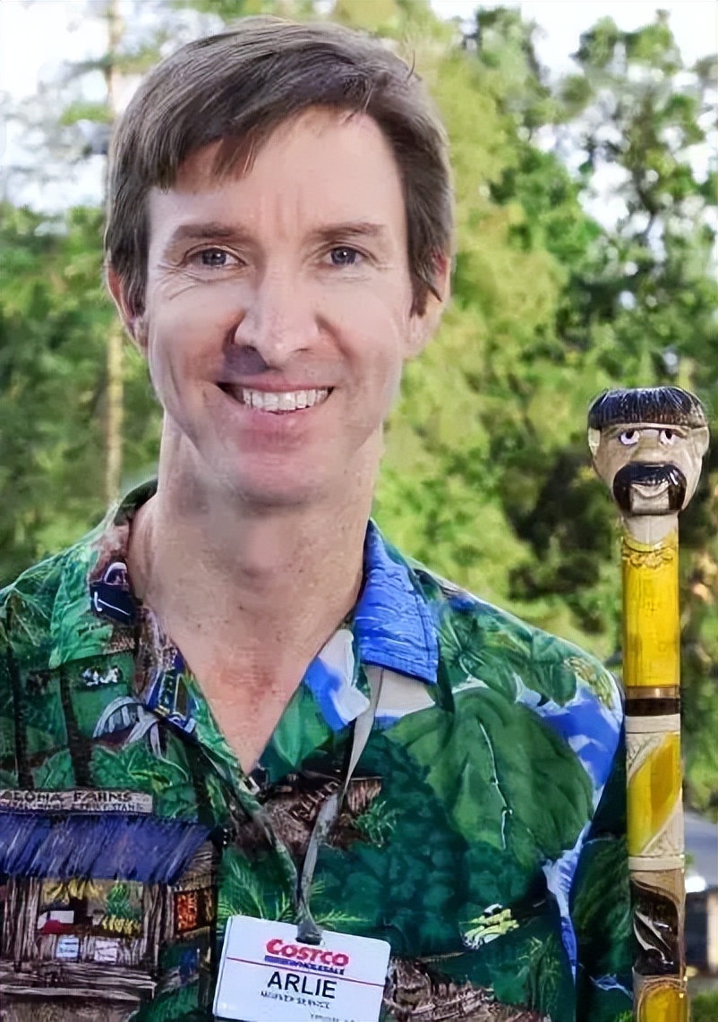 把随手丢弃的购物小票变成孩子们最珍贵的礼物，小镇因他而感动