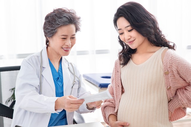 内裤上有痂是怎么回事,短裤上有黄色结痂是怎么回事