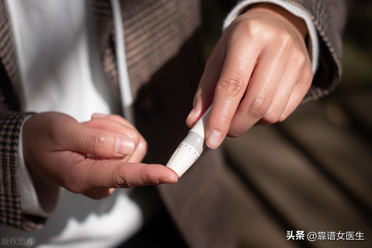 口臭太烦人教你一招,口臭你知道吗