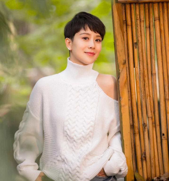 嫁入豪门从不炫富的三位女明星,娱乐圈钻戒最豪华的女明星