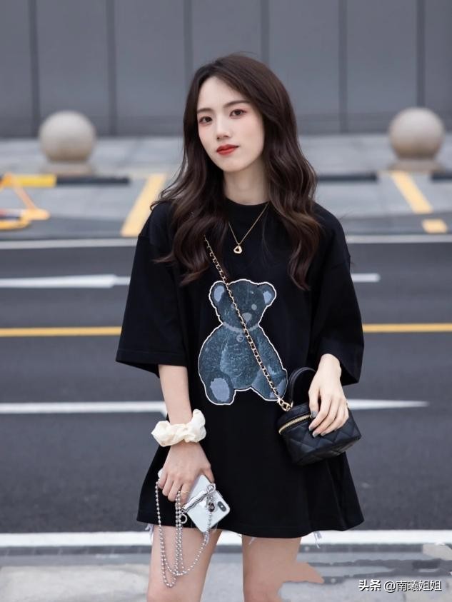 今夏穿t恤时注意避开的3款,减龄洋气显瘦爆款t恤