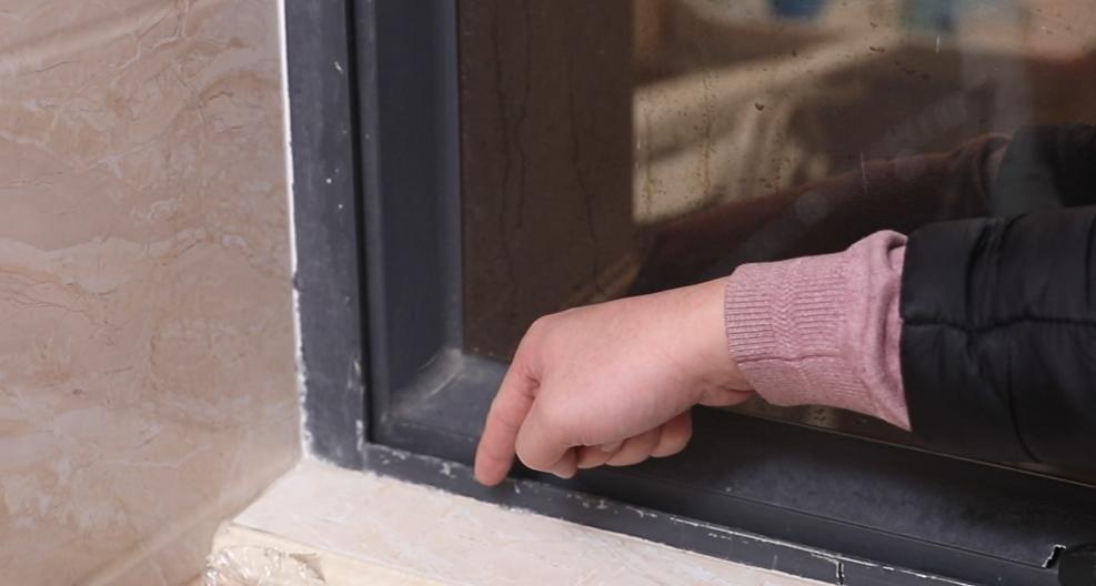 门窗关好为什么房间还有风,为什么门窗关紧还是会有味道进来