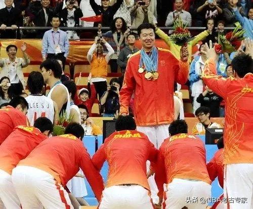 众人膜拜，河升镇对着镜头哭鼻子，这届亚运会发生了什么？